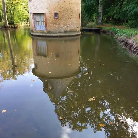 Chateau De Lassay Saint-Michel-de-Chavaignes